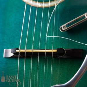 Iwaneko Guitars Type-Vibrato OC Emerald Green